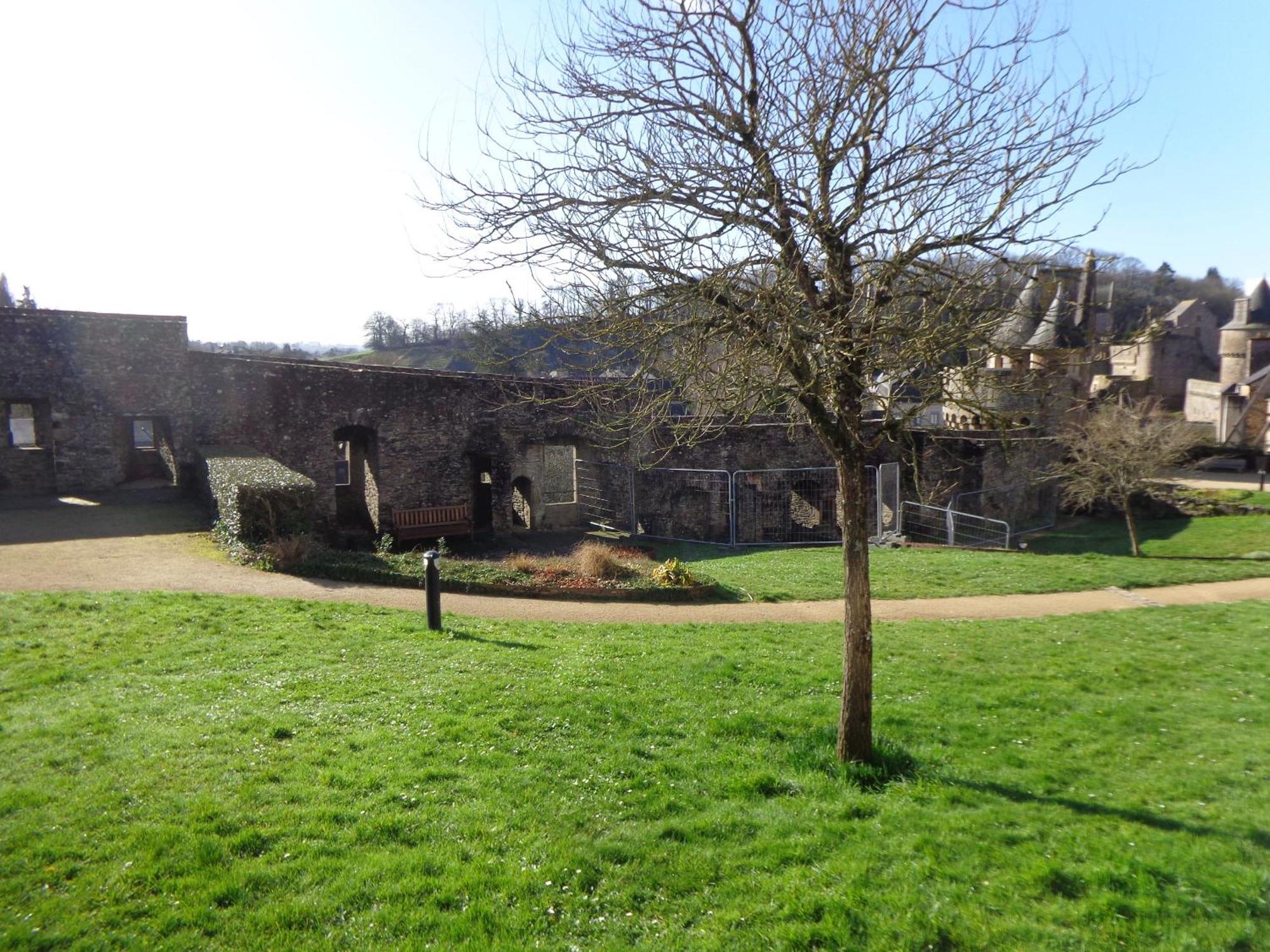 Fougères Le Relais Medieval מראה חיצוני תמונה