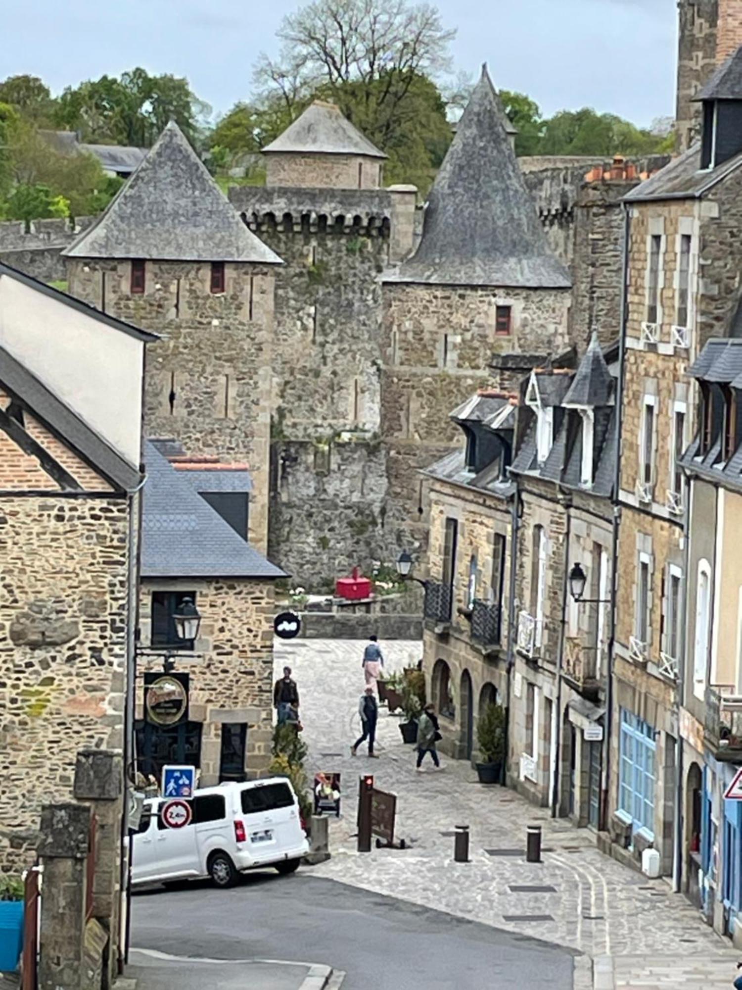 Fougères Le Relais Medieval מראה חיצוני תמונה