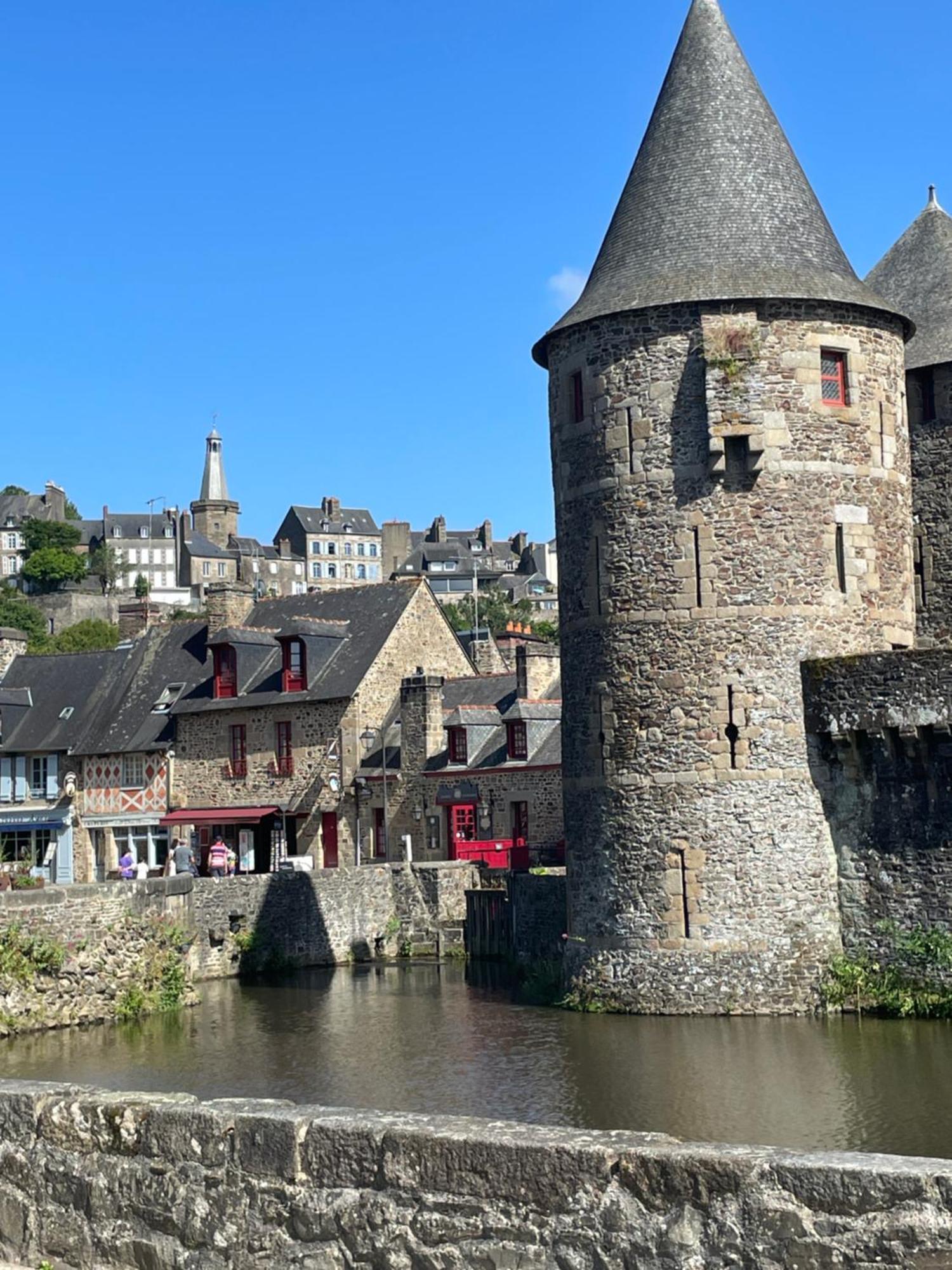 Fougères Le Relais Medieval מראה חיצוני תמונה