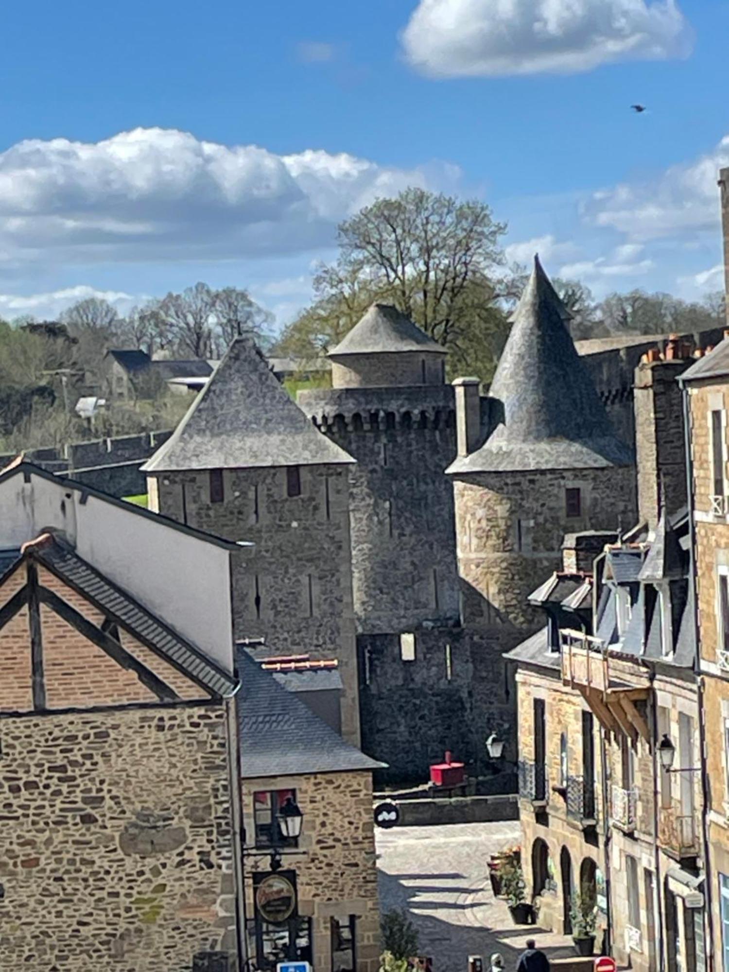 Fougères Le Relais Medieval מראה חיצוני תמונה