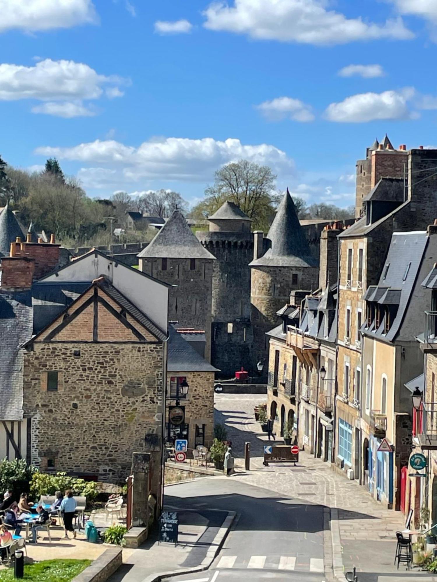 Fougères Le Relais Medieval מראה חיצוני תמונה