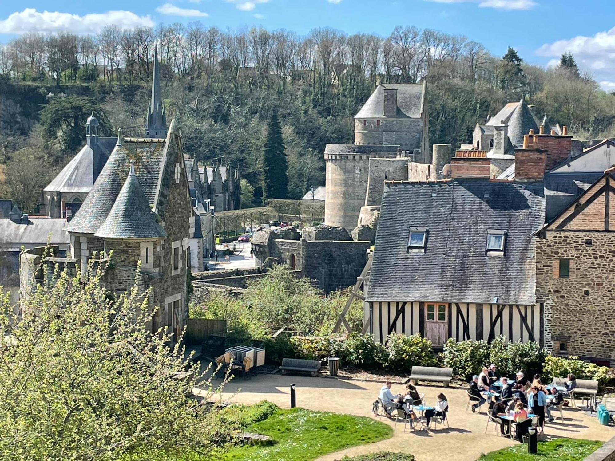 Fougères Le Relais Medieval מראה חיצוני תמונה